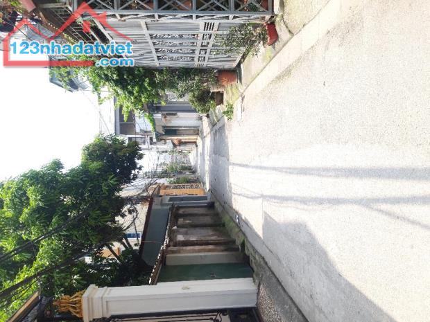 VIEW HỒ-GARA-NHÀ THANG MÁY-PHỐ KẺ TẠNH-LONH BIÊN. DT: 70M². 6 TẦNG. GIÁ: NHỈNH 16TỶ