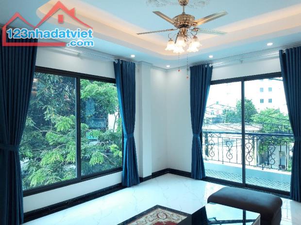 VIEW HỒ-GARA-NHÀ THANG MÁY-PHỐ KẺ TẠNH-LONH BIÊN. DT: 70M². 6 TẦNG. GIÁ: NHỈNH 16TỶ - 4