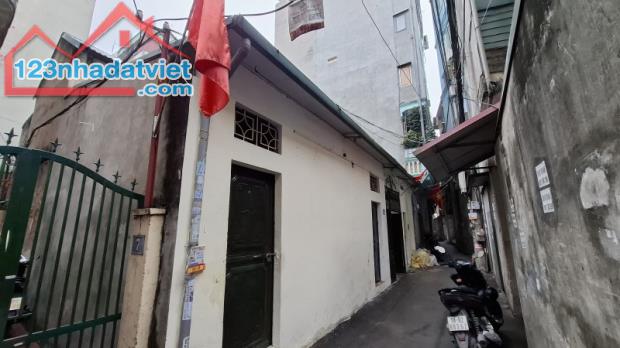 Nhà cấp 4 Quan Hoa, Cầu Giấy. 140m2; MT 10m; Giá 26.5 tỷ  MẢNH ĐẤT ĐẸP - ĐẦU TƯ - 30M ÔTÔ - 2