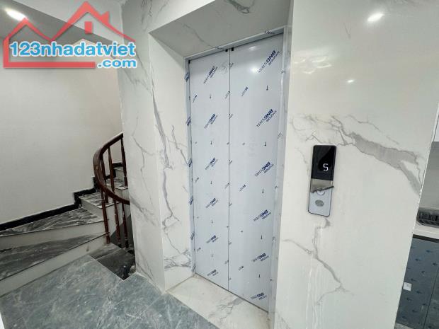 Bán nhà Trần Cung, 37m2, 6 Tầng THANG MÁY, hơn 7 tỷ, 20m ra phố