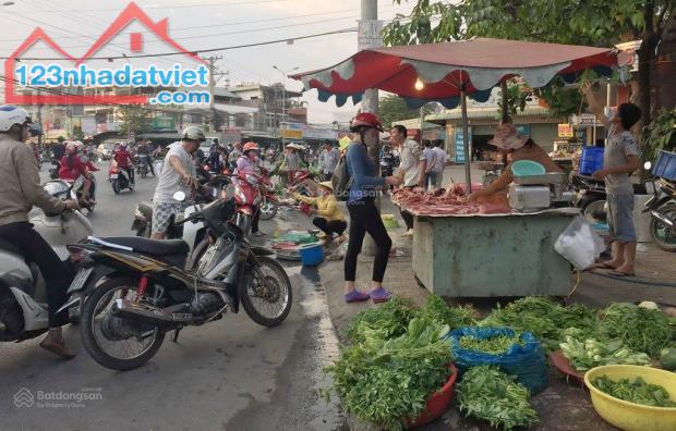 BÁN GẤP 2.2 sào (15X119=2.239m) nở hậu 35m,sát trung tâm trường chợ thị xã ,giá 186 tr/sô - 2