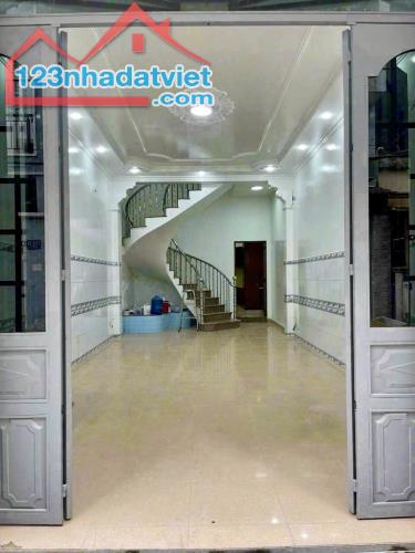 TÂN PHÚ - HẺM 6M THẲNG ĐẸP - 64M2 NGANG 4M VUÔNG VỨC - DÒNG TIỀN