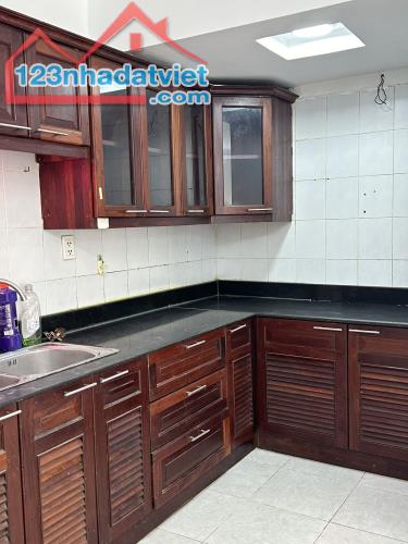 Bán căn hộ Bàu Cát 2 Tân Bình, 60m2, 2 phòng ngủ, lầu cao thoáng mát, giá bán 3 tỉ 3