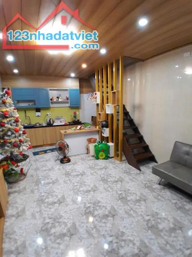 # Nhà Kiệt Trưng Nữ Vương, 50 m2, 2 tầng sạch đẹp, sân rộng, 2.2 tỷ