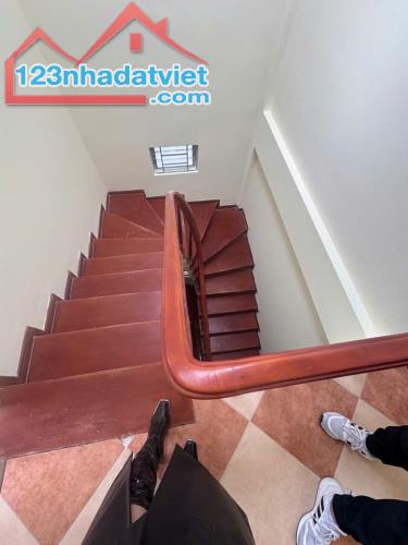 Nhỉnh 10 tỷ - Bán nhà Lạc Long Quân - D.tích 46m2 - Mặt tiền 7m - Lô góc 3 thoáng - Ngõ Ba - 1
