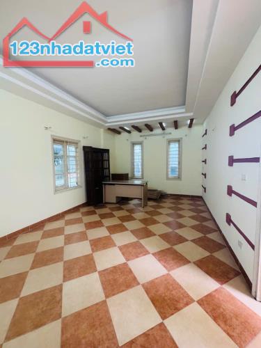Nhỉnh 10 tỷ - Bán nhà Lạc Long Quân - D.tích 46m2 - Mặt tiền 7m - Lô góc 3 thoáng - Ngõ Ba - 2