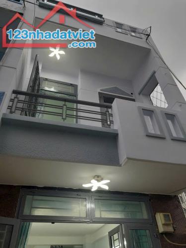 BÁN NHÀ VIEW PICITY THẠNH XUÂN, Q12, DTSD 120M2, 3 TẦNG, BTCT, CHỈ 1 TY750