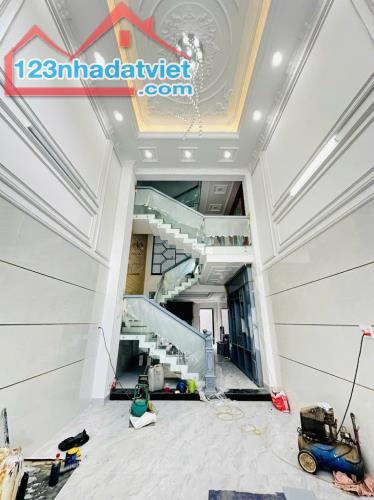 BÁN NHÀ TỈNH LỘ 10 -4 X 18M- 5 TẦNG- HẺM 6M - NHỈNH 8 TỶ - 1