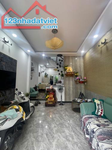 Nhà 1T1L cực đẹp, đường 5M, chủ ngộp giảm 400tr, 60m2, chỉ nhỉnh 5 tỷ, Lã Xuân Oai, Q9