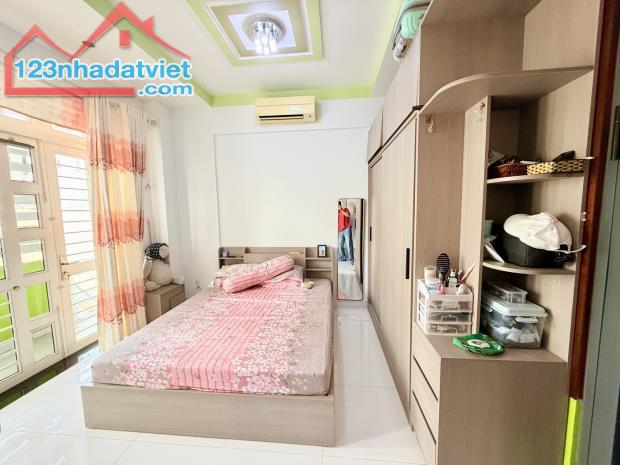 Nhà hẻm xe hơi, 79m2 3 tầng đẹp 3 phòng ngủ, Trần Mai Ninh, Q. Tân Bình