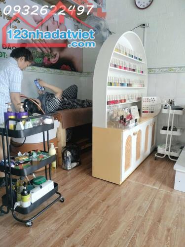 Cần sang tiệm Nails Mặt tiền đường Huỳnh Thị Hai Địa chỉ:  đường Huỳnh Thị Hai, P Tân