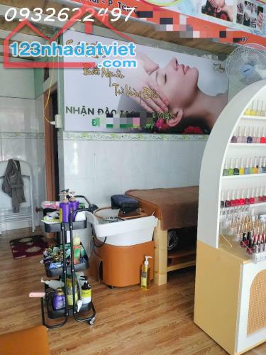 Cần sang tiệm Nails Mặt tiền đường Huỳnh Thị Hai Địa chỉ:  đường Huỳnh Thị Hai, P Tân - 2