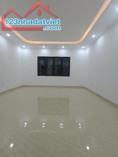 NHÀ ĐẸP PHỐ GIÁP BÁT, CÁCH 20M RA Ô TÔ, NGÕ THÔNG , 36M2 X 5T X GIÁ 6.5 TỶ. - 1