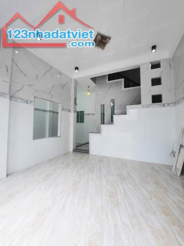 Ban nhà hẻm 4m đẹp, giá rẻ, đường HUỲNH VĂN CHÍNH. Q. TÂN PHÚ, 4m x 10m. Giá: 4.28 tỷ.