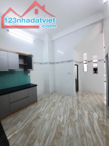 Ban nhà hẻm 4m đẹp, giá rẻ, đường HUỲNH VĂN CHÍNH. Q. TÂN PHÚ, 4m x 10m. Giá: 4.28 tỷ. - 1