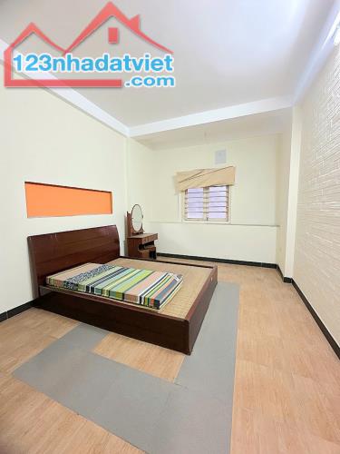 Bán nhà 40m2 Hoàng Quốc Việt, 30m ra oto tránh, Dân trí cao, An sinh tốt, Nhà đẹp ở luôn - 2