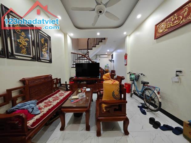 BÁN NHÀ LÔ GÓC XUÂN PHƯƠNG – Ô TÔ THÔNG TỨ TUNG – 40M2, 5T – FULL NỘI THẤT NHỈNH 7 TỶ