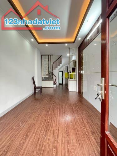 Cần bán nhà Phúc Lợi Long Biên 30m2 MT 4m 4T chỉ nhỉnh 4 tỷ gần chợ trường học