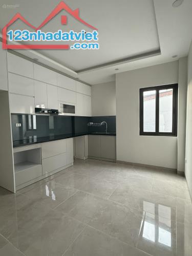 Bán gấp phân lô ô tô tránh Hoàng Cầu 7 tầng 52m2 thang máy, vỉa hè rộng, cho thuê, KD tốt - 4