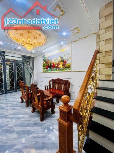 Bình Tân, gần Lê Văn Quới- Nhà đẹp 3 tầng, 68m2 (4x17),ô tô vào nhà - 2