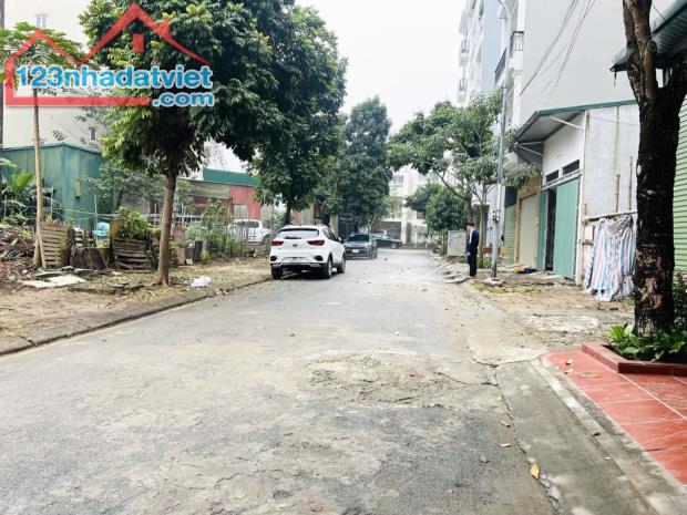 Siêu phẩm phân lô ô tô tránh dừng đỗ 6 tầng thang máy kinh doanh
