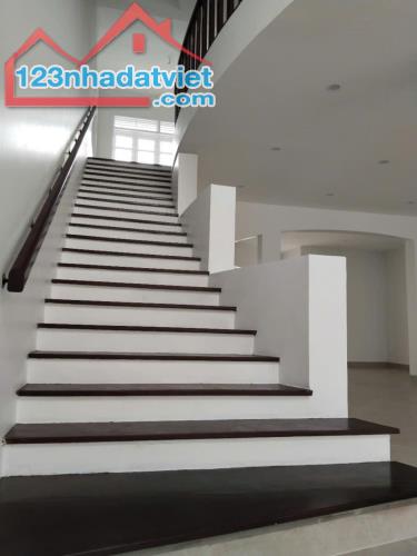 +NGỌC THỤY -LONG BIÊN-DT170/222M2- 4T-MT10M -NHỈNH 26 TỶ (đàm phán).  + Vị trí ĐẮC ĐỊA MẶT - 4