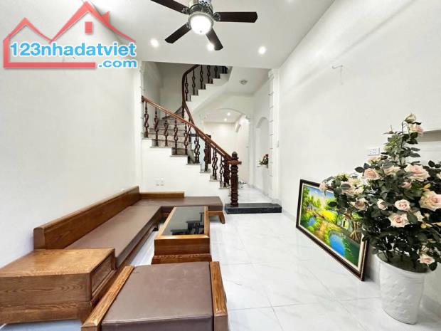 Nhà Văn Nhà  - Hà Đông! Ô Tô Tránh Nhà  Đỗ - Phân lô cán bộ - 2 thoáng trước sau 45m - 5 t - 2