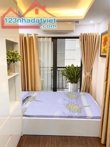 Bán Nhà Ngõ 5 Hoàng Quốc Việt 12/15m2 x 5 tầng, nhà mới kính koong full nội thất, Khách - 2