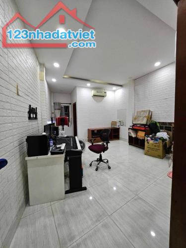 Bán nhà hẻm 405 Hậu Giang Quận 6 - 79m2 - 1