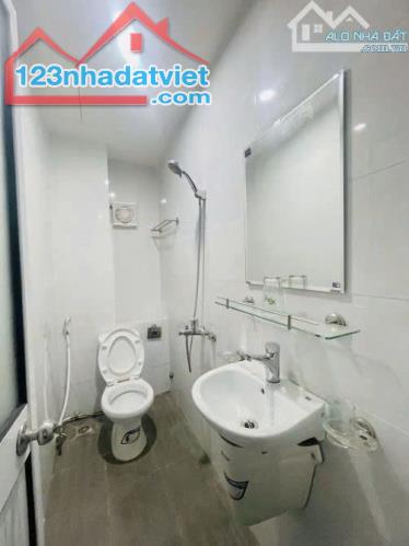 Nhà hiếm phố Minh Khai; Trung tâm dân cư đông đúc - 5