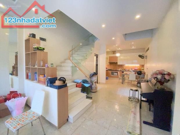 Nhà Định Công DT 42m2x5T, ngõ thoáng, mới, đẹp, ở luôn, giá 5.88 tỷ, SĐCC, ngõ 3m - 4