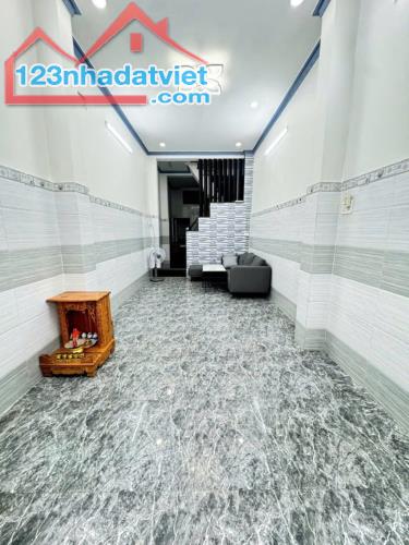 NHÀ 1/ ĐƯỜNG 5A, GẦN CHỢ BÌNH LONG, 40M2, 2 TẦNG 3PN GIÁ CHỈ 3.3 TỶ