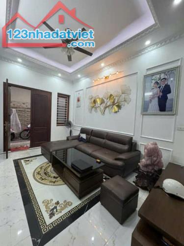 BÁN NHÀ HOÀNG QUỐC VIỆT,PHÂNLÔ,2THOÁNG,GIÁ 11.5 TỶ