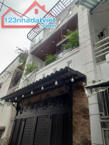 NHÀ ĐẸP - GẦN CÔNG VIÊN LÀNG HOA & CHỢ ĐÊM HẠNH THÔNG TÂY QUANG TRUNG - HXH - DT 44M² -