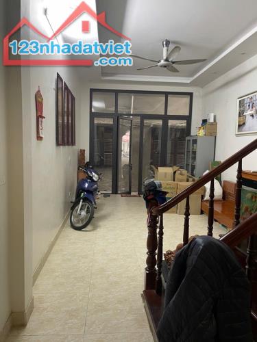 CẦN BÁN GẤP nhà 5 Tầng ,tô hiệu Hà Đông  , ngõ rộng ôtô đỗ cửa tiện ích ngập tràn - 1