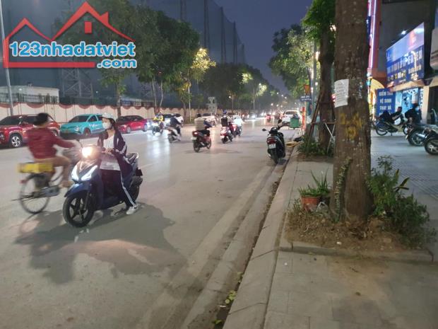 Giảm hẳn 800tr cần bán nhà gần ĐH Y Hà Nội 80m2 phân lô ô tô đỗ cửa thoáng chỉ 16 tỷ - 2