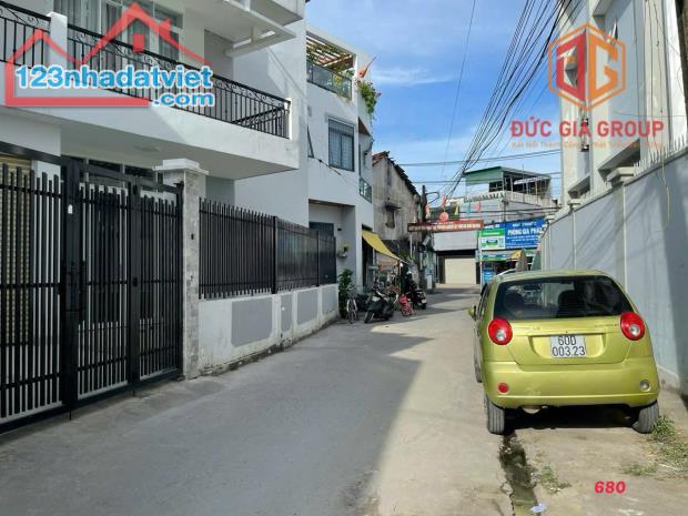 Nhà bán phường Thống Nhất gần khu Văn Hoa Villas; sổ hồng 136m2 ngang 14.8m giá 9.1 tỷ