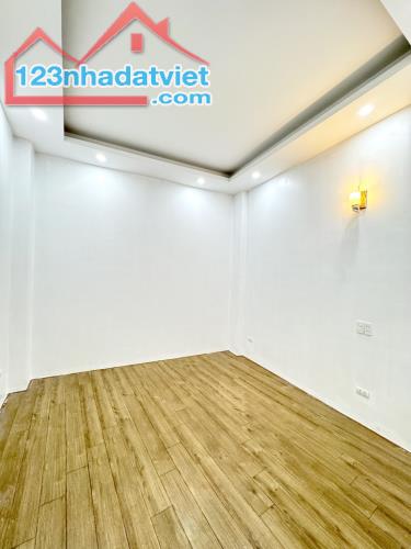 HOÀNG MAI - ĐỀN LỪ - LÔ GÓC - GẦN PHỐ - Ô TÔ - NGÕ THÔNG - 43M2 - 6.9 TỶ. - 2