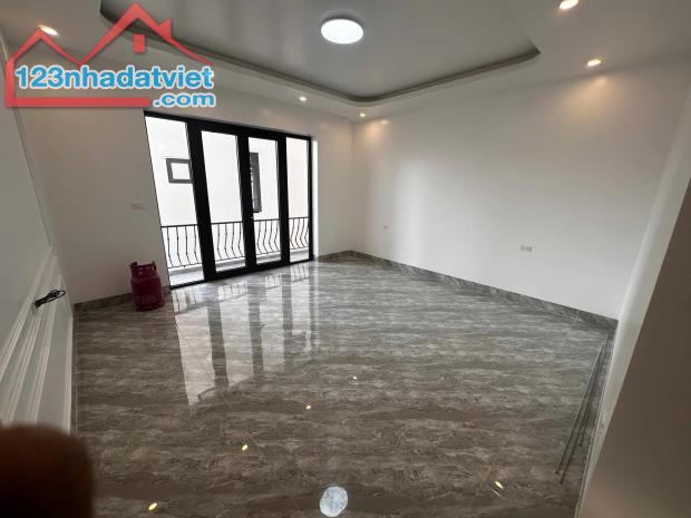 Bán nhà 5.5 Tầng gần Big C,Cột 5,P.Hồng Hải. DT:45m2 Có Thang Máy !!! - 1