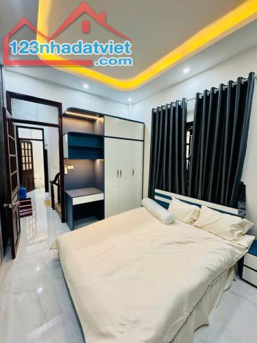 Cho thuê nhà nguyên căn Phố Bùi Xương Trạch, 5 tầng, 33m2, 7 ngủ, 14 Triệu vào ngay - 1