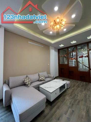 Bán Nhà Phú Diễn 40m², 5 Tầng, Mặt Phố, Kinh Doanh, Giá Chỉ 9.4 Tỷ