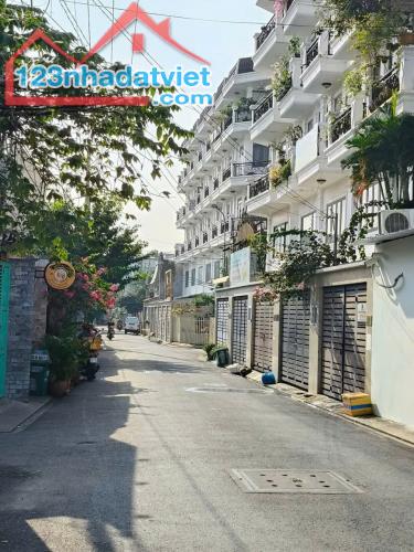 Nhà 1 trệt 2 lầu đẹp sang trọng đẳng cấp phong cách hiện đại ngay metro Q12
