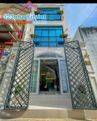 Nhà 1 trệt 2 lầu đẹp sang trọng đẳng cấp phong cách hiện đại ngay metro Q12 - 1