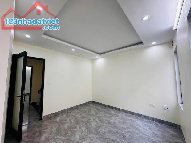Bán nhà 3 Tầng Ngõ 9 Nguyễn Văn Cừ,P.Hồng Hải. DT:52.5m2,MT:5m Ô Góc !!! - 3
