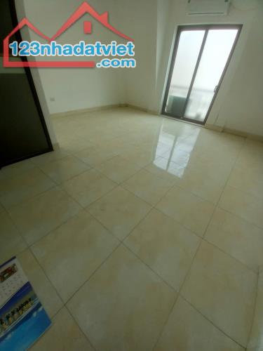 CHO THUÊ Nhà Mặt Phố Nguyễn Hoàng, DT 120m, 3 tầng, MT 5m, KINH DOANH MỌI LOẠI HÌNH - 1