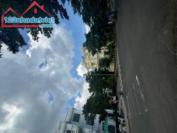 Đât phân lô, Bưng Ông Thoàn, 450m2, đường 10m, ngay Liên Phường, giá 18.5ty - 2