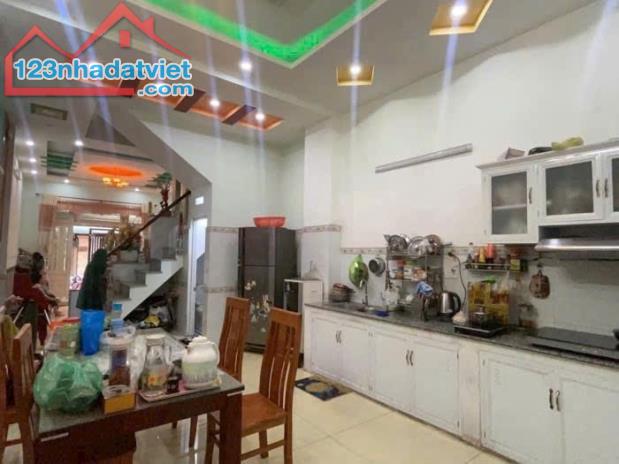 Nhà đường 6m lk56 1 trệt 2 lầu giá 4,7 tỷ tỷ thương lượng