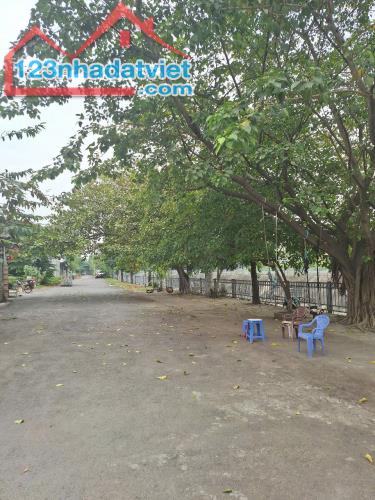 NHÀ PHỐ THỦ ĐỨC CHỈ GẦN 5,2TY - VEN SÔNG - 1