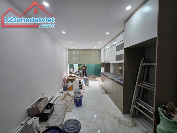 BÁN NHÀ LẠC LONG QUÂN - CẦU GIẤY | 35M² - 6 TẦNG - THANG MÁY - FULL NỘI THẤT - 1