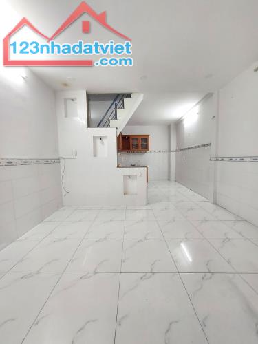 Sắp định cư, bán gấp nhà mặt tiền Trần Thủ Độ, gần chợ Nguyễn Sơn, vị trí đẹp, 4.x tỷ. TL